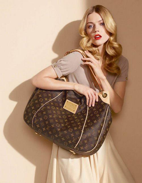 louis-vuitton-galliera-bag-campaign-2