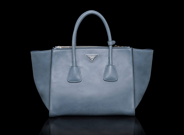 prada-dettagli-tote-in-blue-1