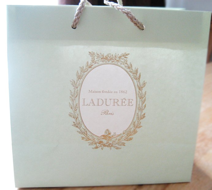 laduree-macarons-2