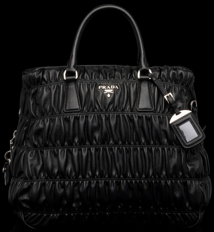 prada-gaufre-tote-bag