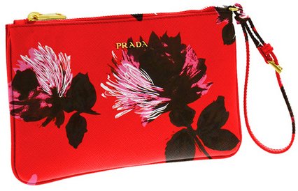 prada-saffiano-pochette-printemps-haussmann-chrismas-1