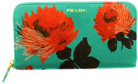 prada-saffiano-pochette-printemps-haussmann-chrismas-2