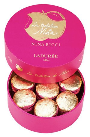 La-Tentation-de-Nina-Macaroons-by-Ladurée