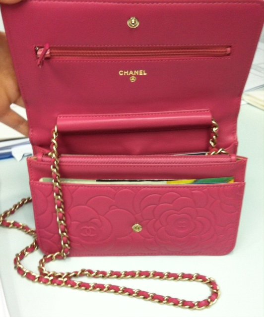 Chanel-WOC-Camellia-Fuchsia-2