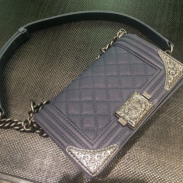 Chanel-Boy-Flap-Bag-with-Metal-Edges-grey-2