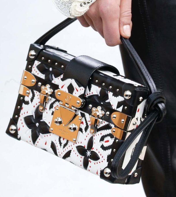 Louis-Vuitton-Fall-Winter-2015-Runway-Bag-Collection-35