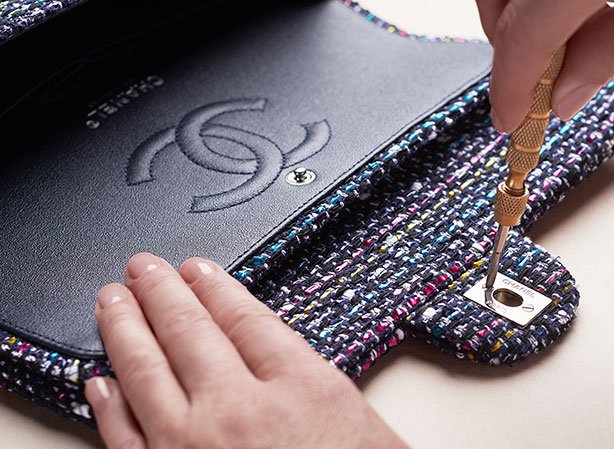 chanel-making-of-the-classic-tweed-flap-bag-5