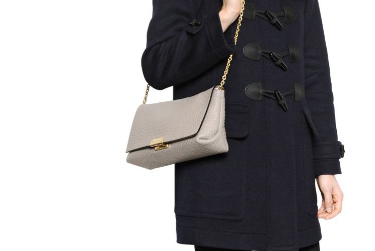 Burberry-MILDENHALL-ELEPHANT-BAG-5