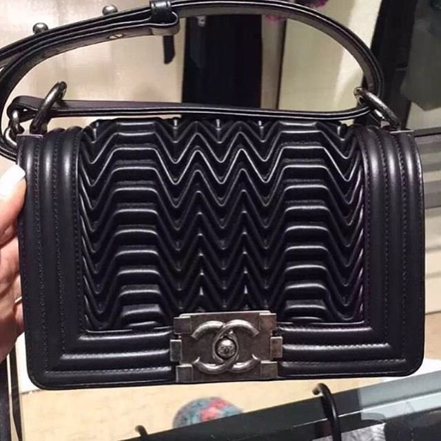 New-Boy-Chanel-Black-Flap-Bag-For-Fall-Winter-2015-Collection-Act-2