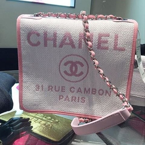 Chanel-Deauville-Tote-Bag-For-Cruise-2016-Collection-9