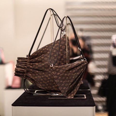 Louis-Vuitton-Chic-Drawstring-Bag