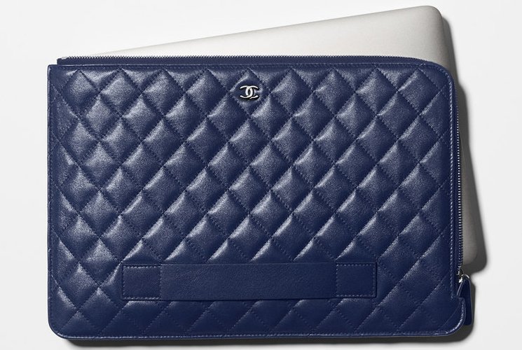 Chanel-Lambskin-Slide-Pouch-3