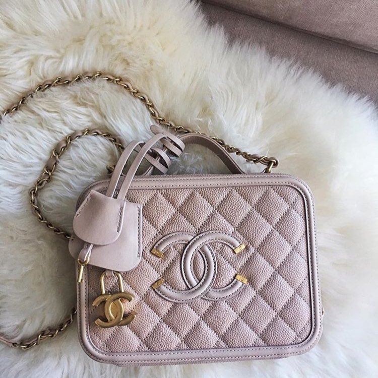 Chanel-CC-Filigree-Vanity-Case-Bag-pink