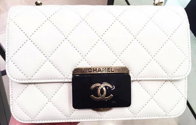 Chanel-Quilted-CC-Plate-Flap-Bag-white-2