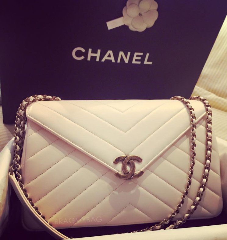 Chanel-White-Vintage-Chevron-Flap-Bag