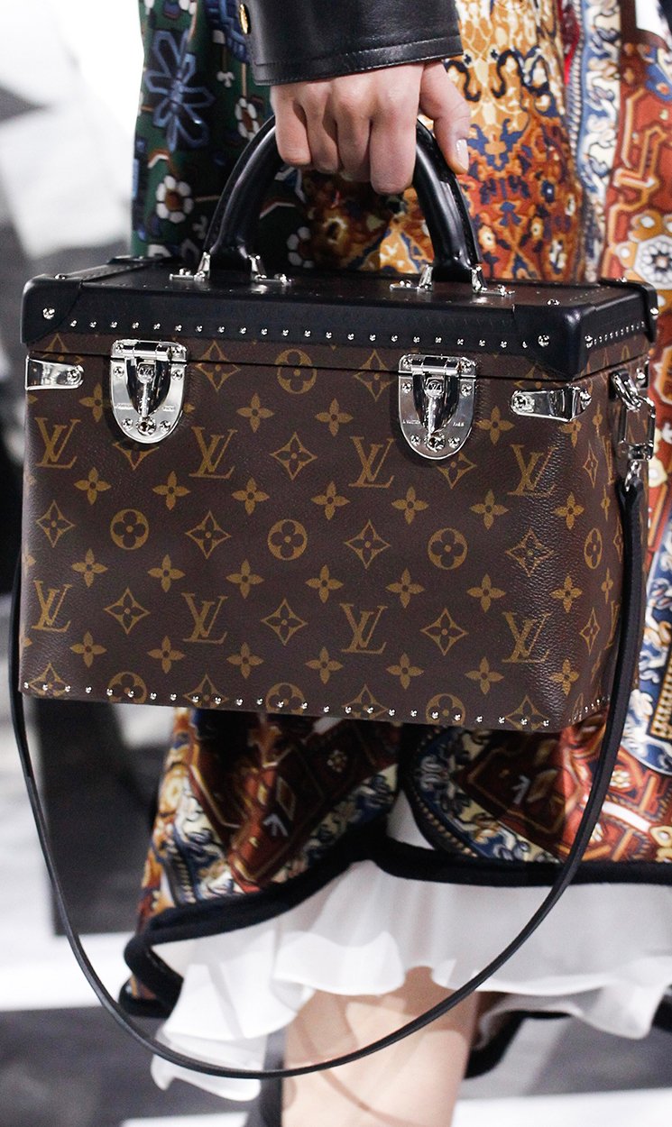 Louis-Vuitton-Fall-Winter-2016-Bag-Runway-Bag-Collection-22