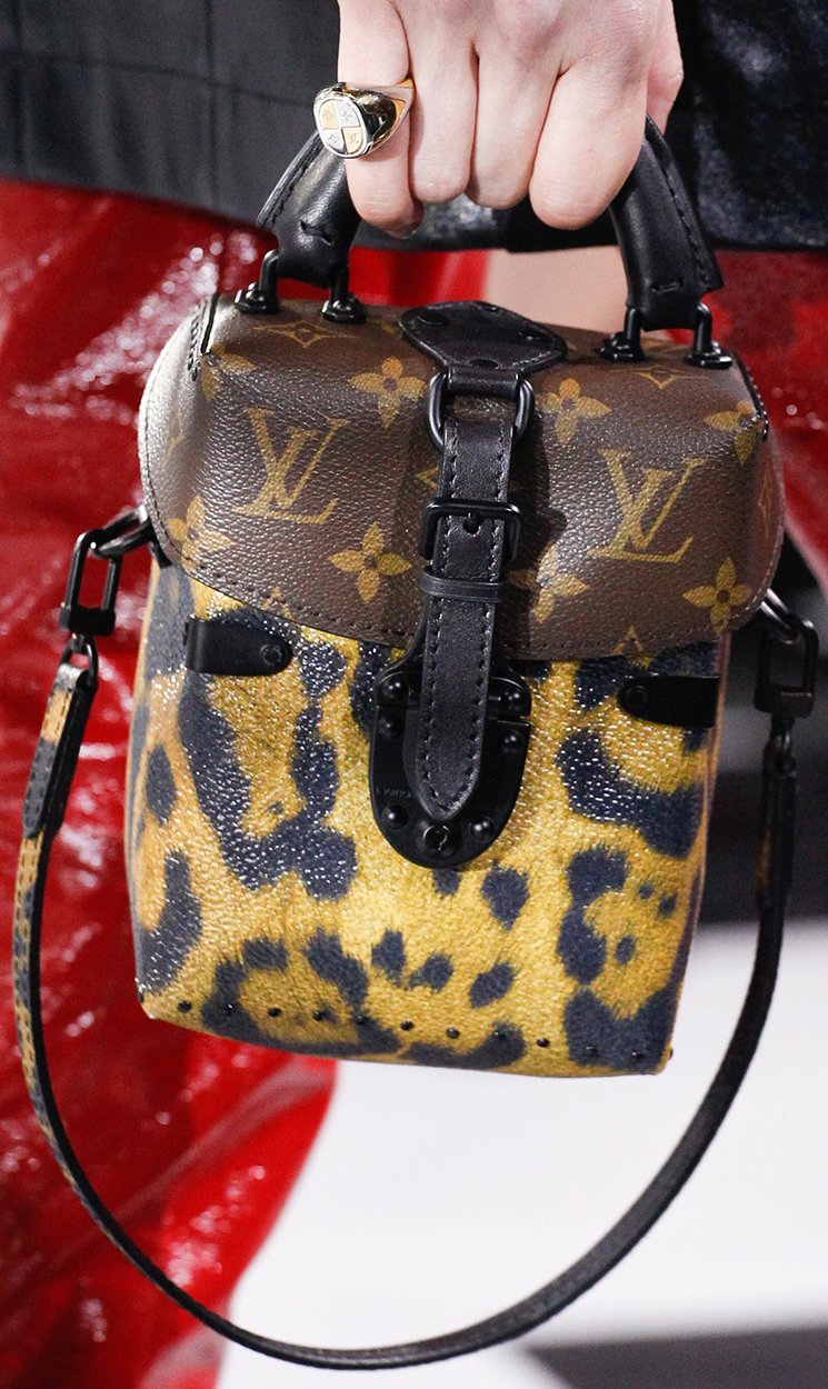 Louis-Vuitton-Fall-Winter-2016-Bag-Runway-Bag-Collection