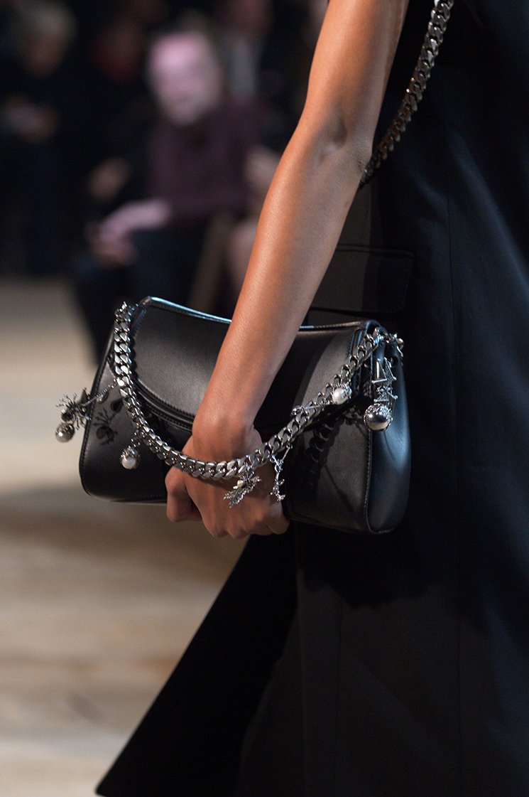 ALEXANDER-MCQUEEN-medallion-Bag-5