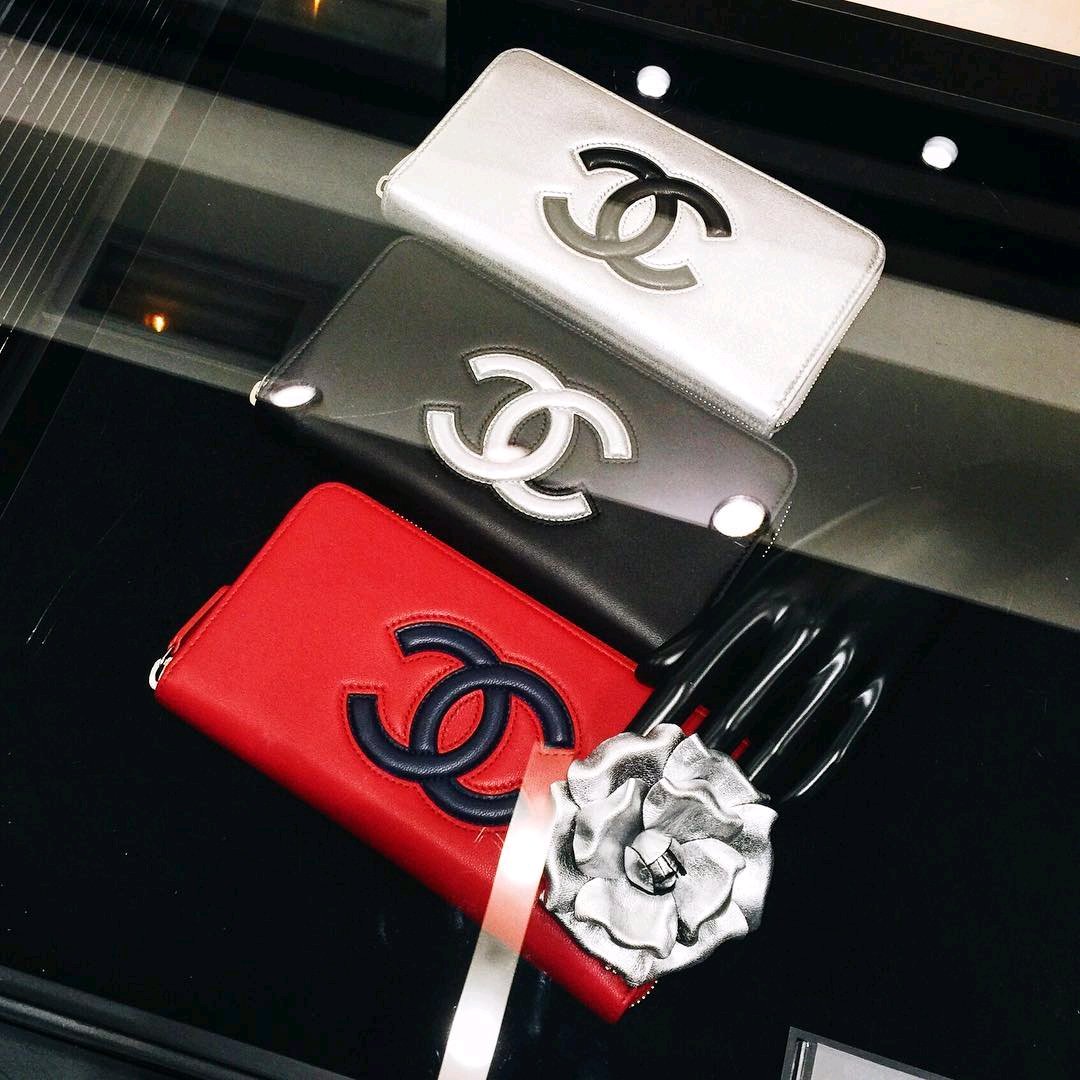 Chanel-Bicolor-Timeless-CC-Zipped-Wallets