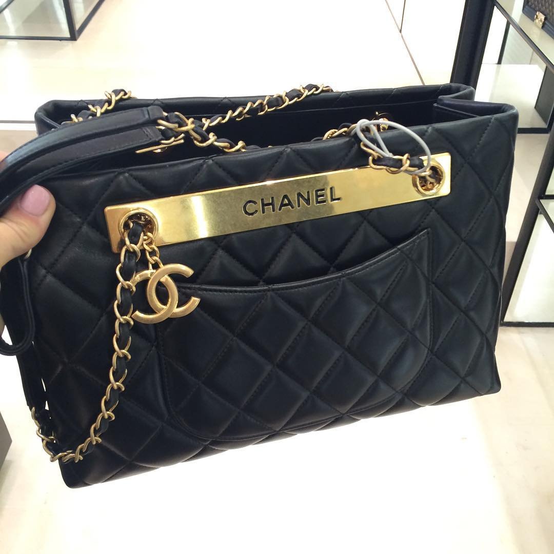 A-Closer-Look-Chanel-Trendy-CC-Shoulder-Bag