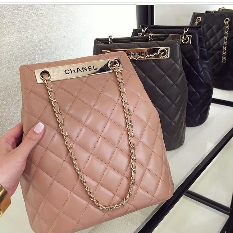 A-Closer-Look-Chanel-Trendy-CC-Drawstring-Bag