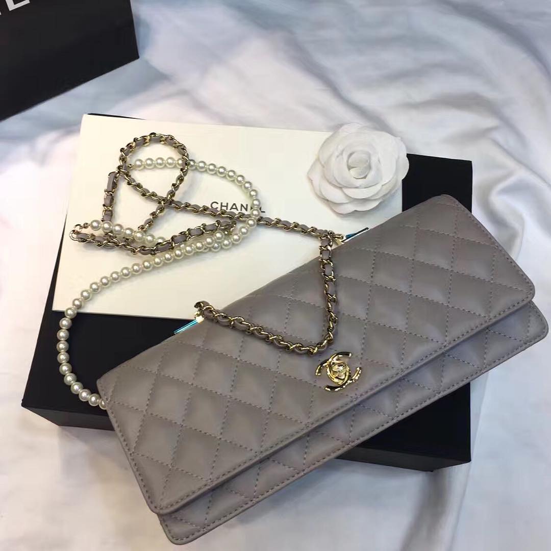 chanel-fantasy-pearls-flap-bag-grey