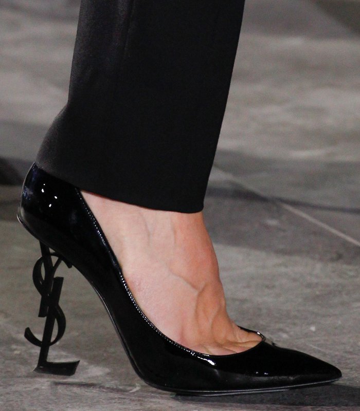 saint-laurent-signature-pumps