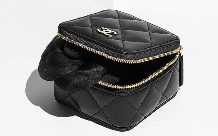 chanel-small-quilted-pouch-2