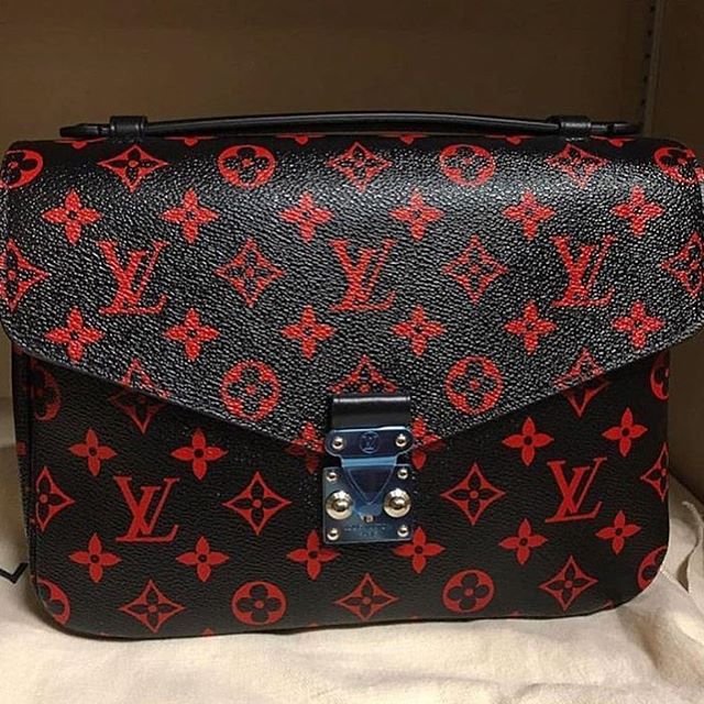 a-closer-look-louis-vuitton-monogram-infrarouge-pochette-metis-bag