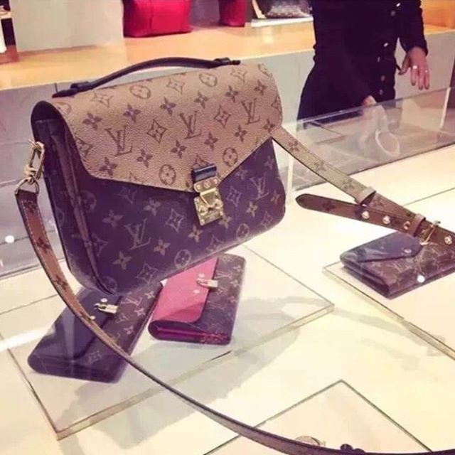 louis-vuitton-reversed-monogram-pochette-metis-bag-2