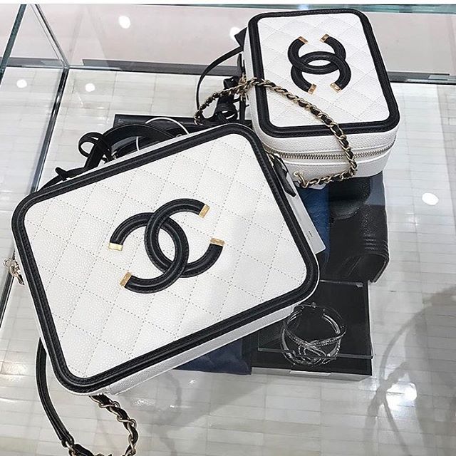 Chanel-CC-Filigree-Case-white