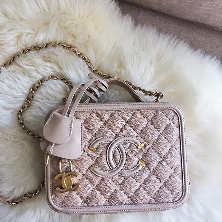 Chanel-CC-Filigree-Vanity-Case-Bag-Will-Return-For-Spring-Summer-2017-Act-1