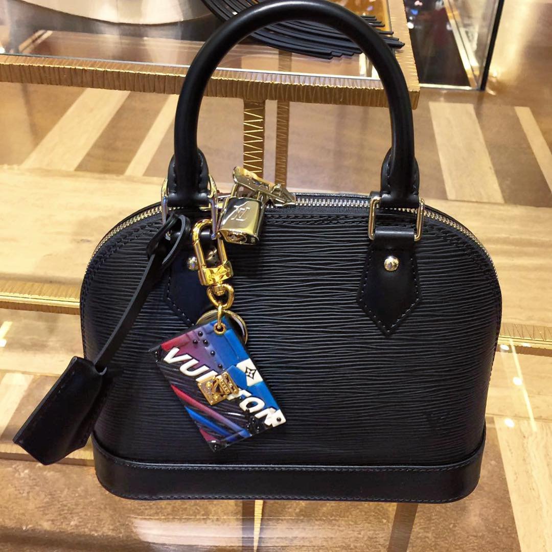 louis-vuitton-race-charm