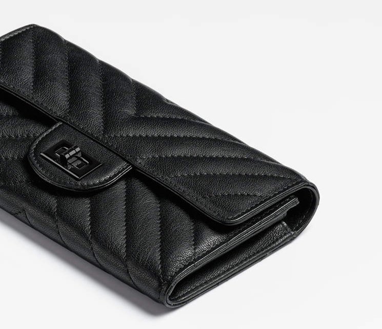 Chanel-All-Black-Reissue-2.55-Double-Chevron-Flap-Wallet-2