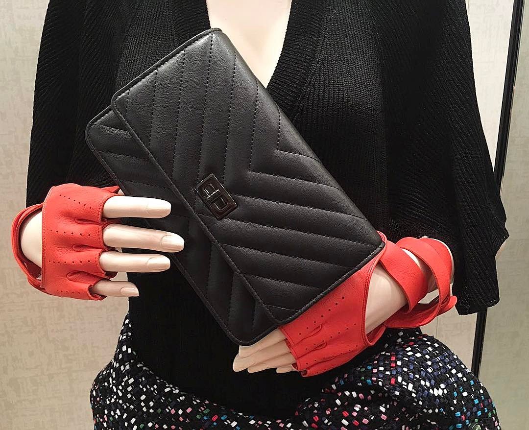 Chanel-All-Black-Reissue-255-Double-Chevron-Flap-Wallet