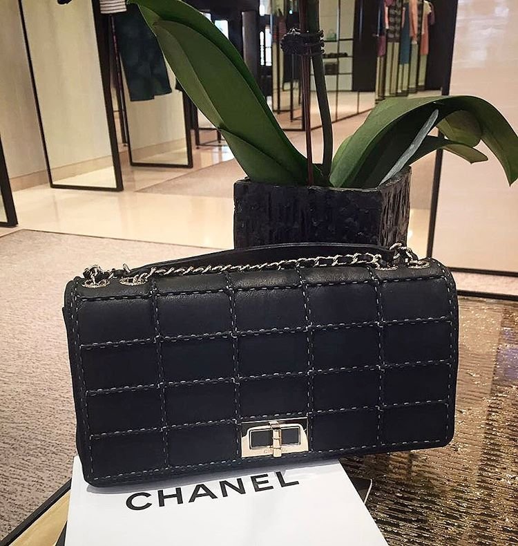 Chanel-Reissue-2.55-Flat-Quilted-Bag