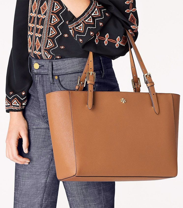 Tory-Burch-York-Buckle-Tote-8