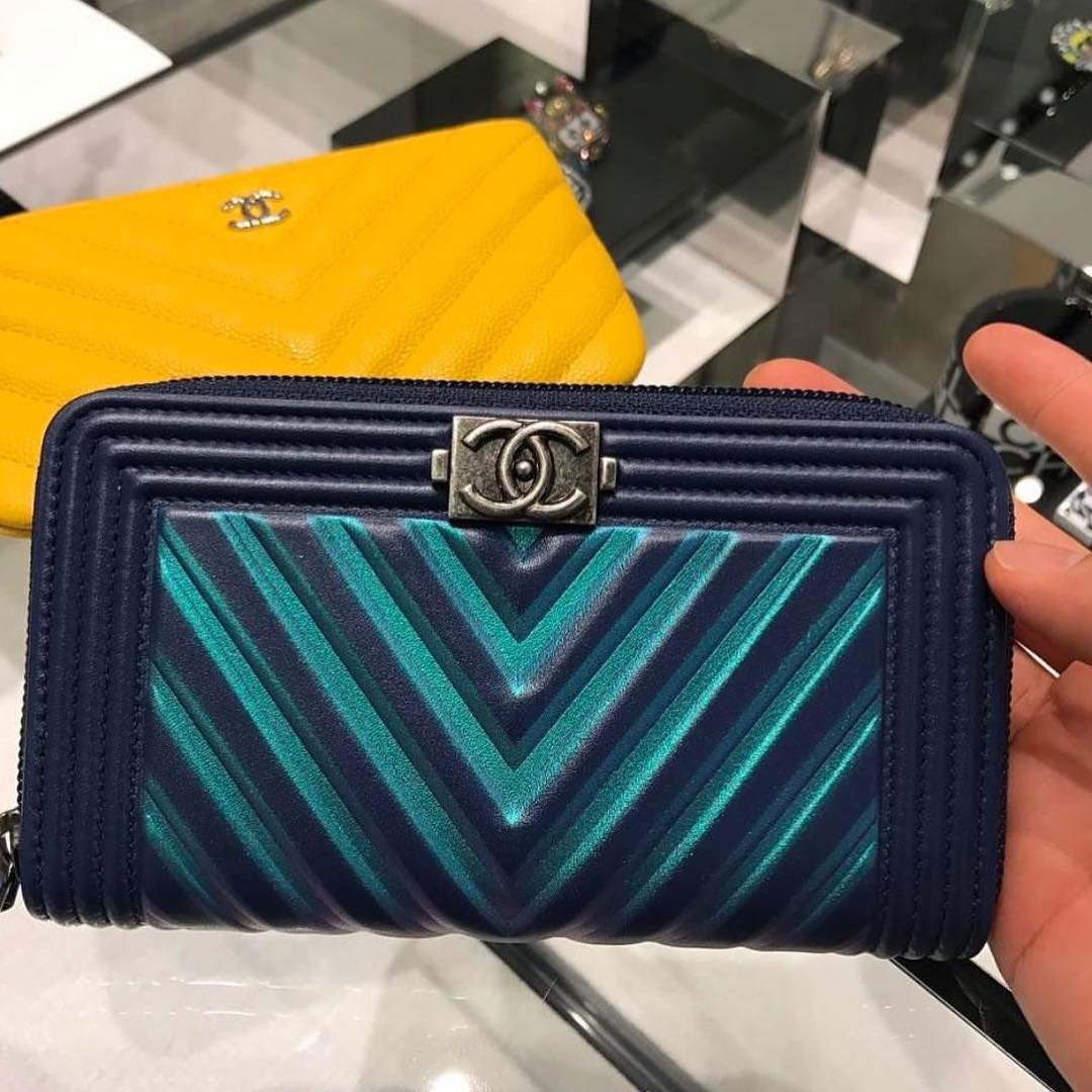 Boy-Chanel-Painted-Chevron-Zipped-Wallet