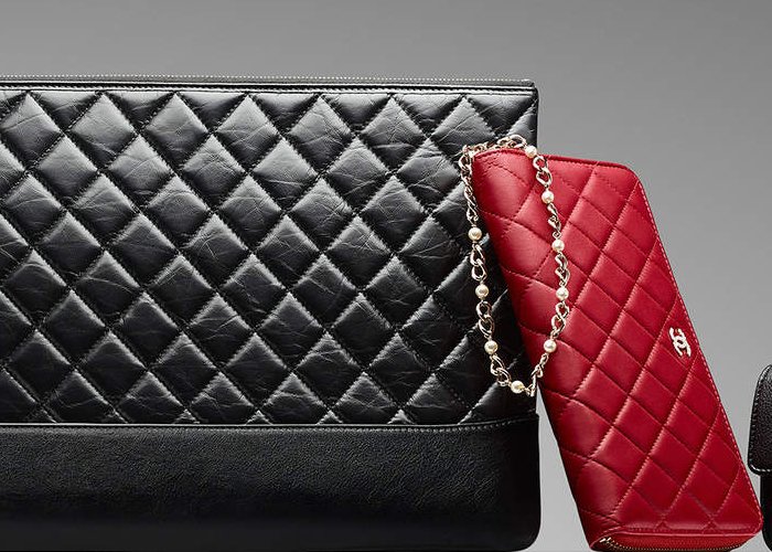 Chanel-Pearl-Wallet-On-Chain-red