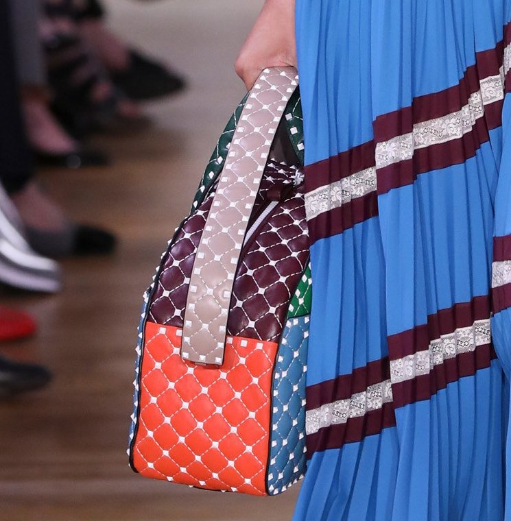 Valentino-Resort-2018-Runway-Bag-Collection-41