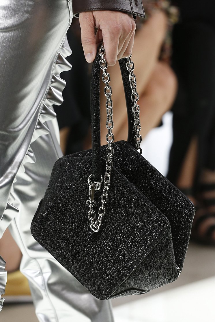 Louis-Vuitton-Spring-Summer-2018-Runway-Bag-Collection-34