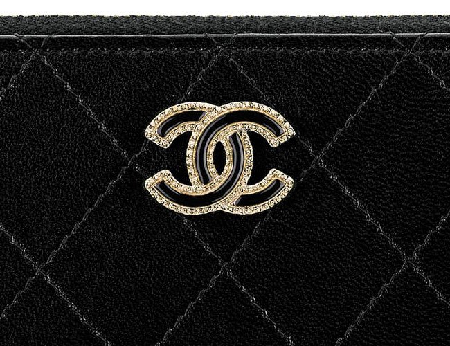 Chanel-Flat-Quilted-Clutch-with-Chain-4