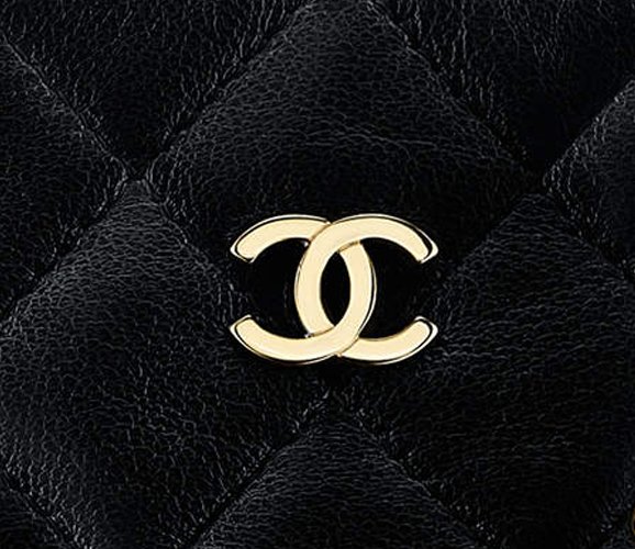 Chanel-Large-Chain-Around-Clutch-With-Chain-4