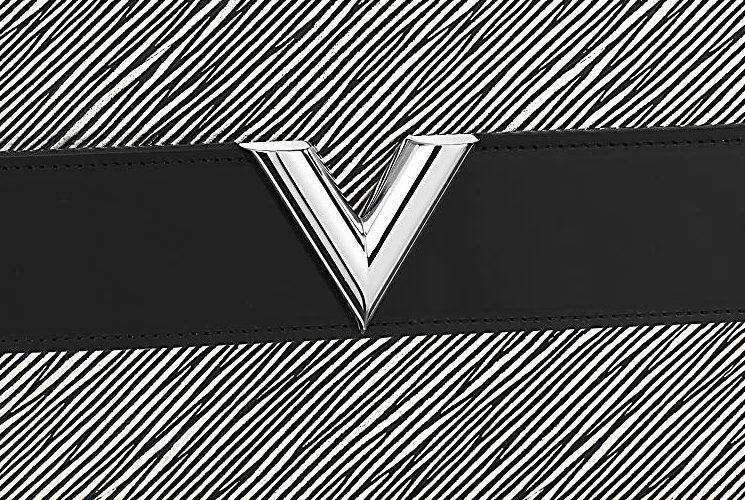 Louis-Vuitton-Pochette-Essential-V-3