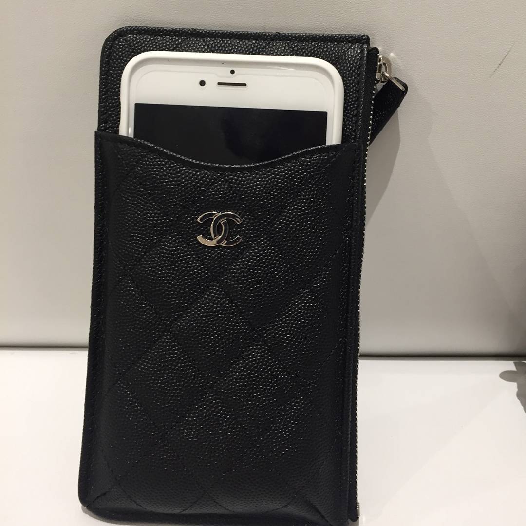 Chanel-Classic-Flat-Wallet-Pouches-3