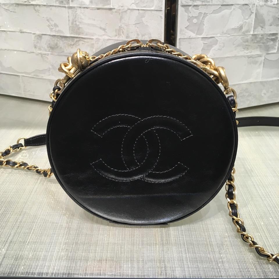 Chanel-Round-As-Earth-Bag