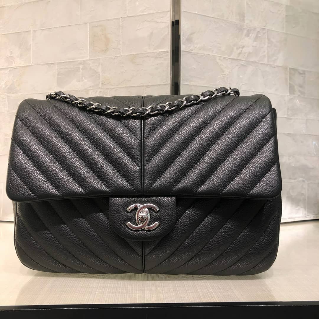 Chanel-puffy-bag-black2