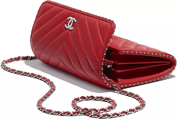 Chanel-Side-Studded-Clutch-With-Chain-3