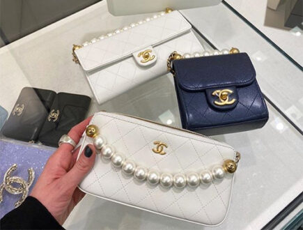 Chanel Pearl Short Handle Clutch With Chain thumb